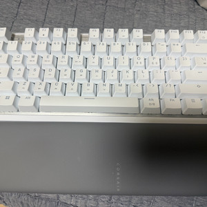 커세어 K70 pro TKL MGX 흰색 키보드 팝니다