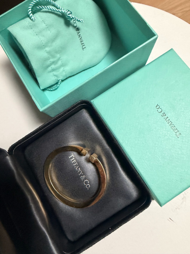 티파니앤코 T스퀘어 엘로우골드 xs 팔찌--4