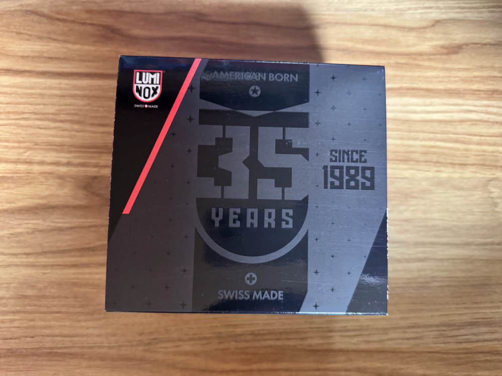 루미녹스 네이비씰 헤리티지 XS.3001.H 30주년 한정판 판매합니다.--1