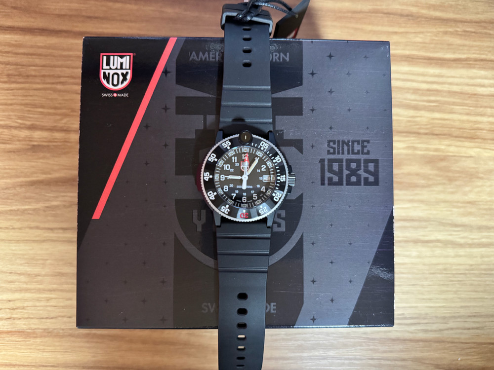 루미녹스 네이비씰 헤리티지 XS.3001.H 30주년 한정판 판매합니다.--3