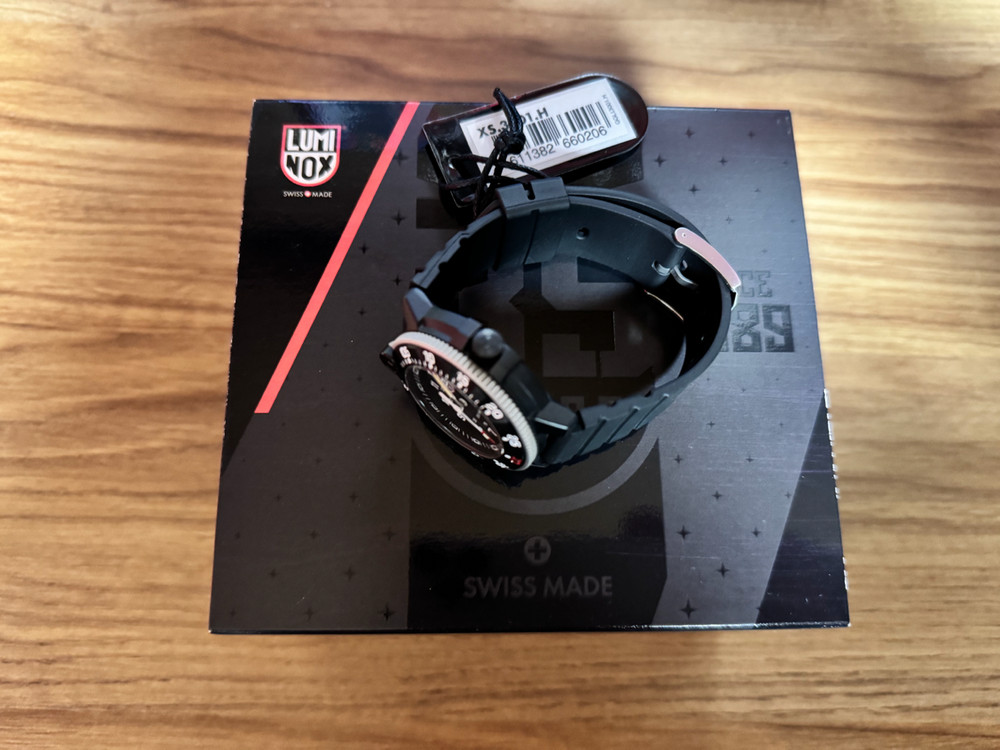 루미녹스 네이비씰 헤리티지 XS.3001.H 30주년 한정판 판매합니다.--4