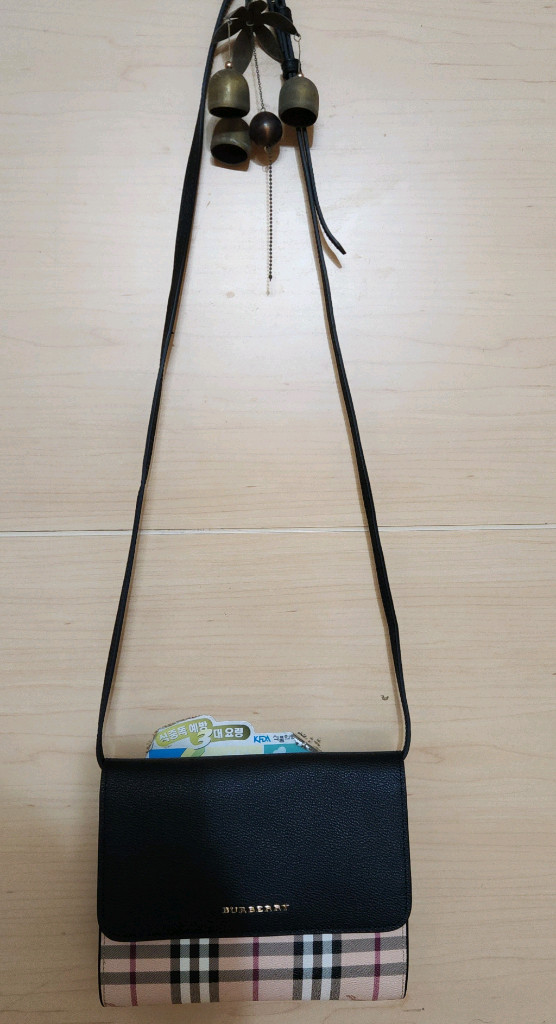 미사용 버버리 크로스백 정품--1