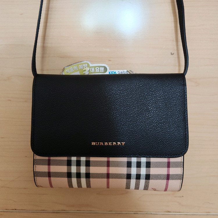 미사용 버버리 크로스백 정품--2