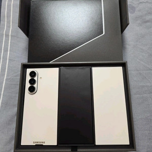 갤럭시 Z 트라이폴드 싸게처분해요