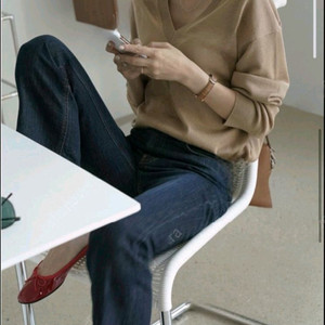 유메르 브이넥 브이 니트 ( 배송 온 비닐그대로, 새상품 )