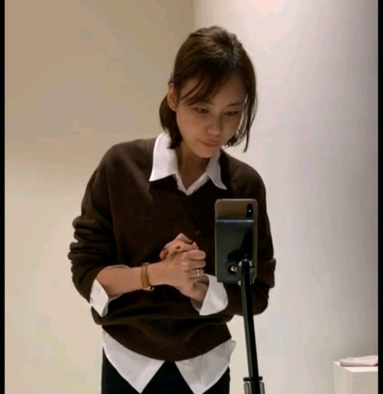 유메르 브이넥 니트 ( 배송온 비닐 그대로, 새상품 )--1