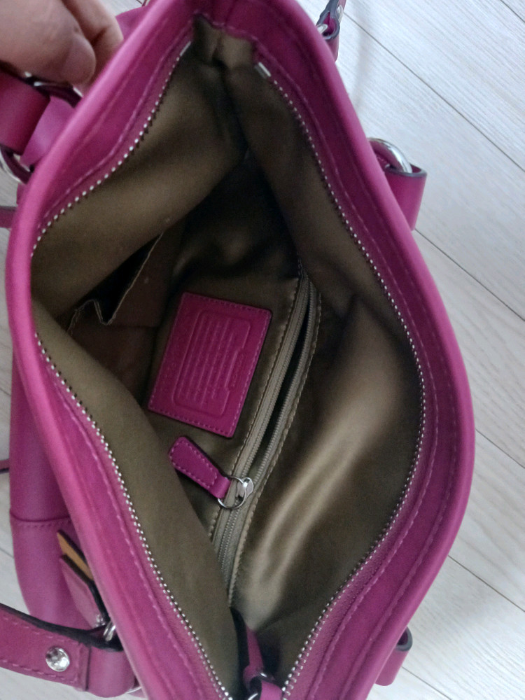 코치 핑크 가죽가방--3