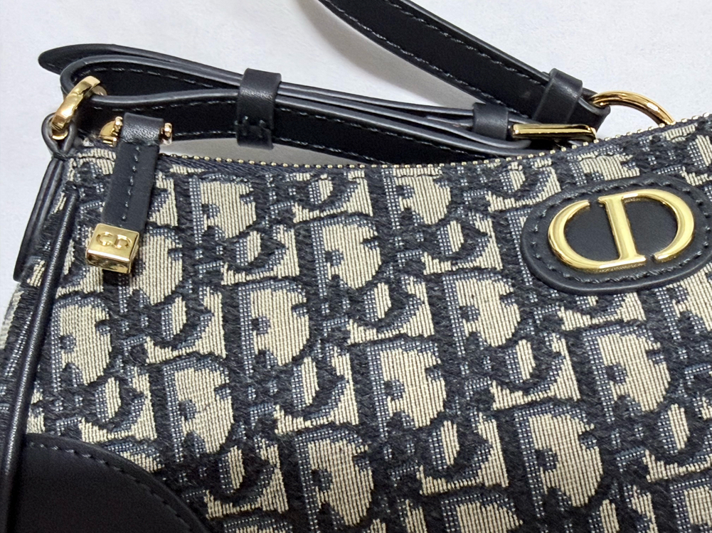 새상품> 오블리크미니백--4