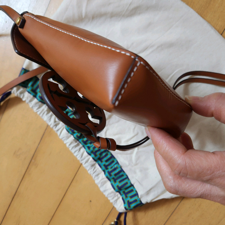 (미사용)토리버치 브라운 색상의 미니 크로스백--2