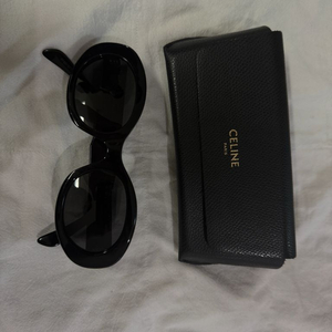 셀린느 트리옹프 CL40194U 블랙 선글라스 이미지