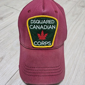 Dsquared2 캐나다 군단 1964년생 볼캡 모자 (와인) 4.5만에 팝니다.