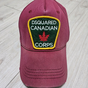 Dsquared2 캐나다 군단 1964년생 볼캡 모자 (와인) 4.5만에 팝니다.