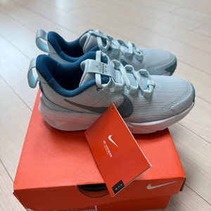 키즈 운동화 12Y 나이키 스타러너4 사이즈 180(12c)