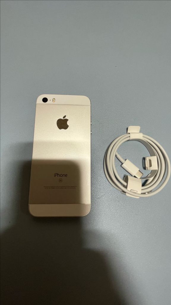 아이폰se1 16기가 거의 새상품인스타 감성 사진찍기좋음모든기능 정상배터리 100프로카메라 무음구성품 ㅡLightn--2