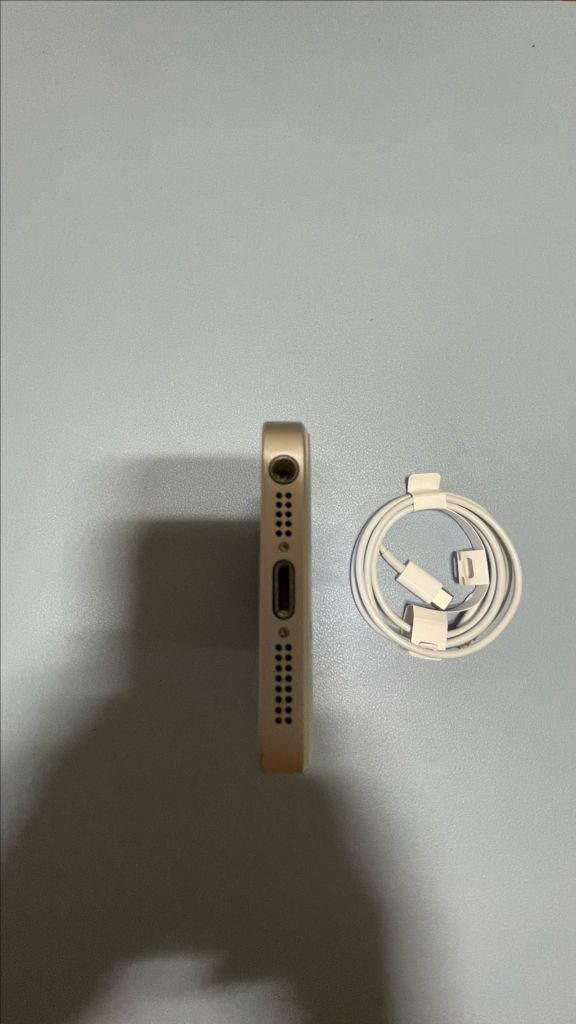 아이폰se1 16기가 거의 새상품인스타 감성 사진찍기좋음모든기능 정상배터리 100프로카메라 무음구성품 ㅡLightn--6