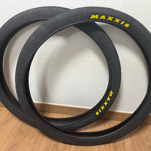 (거의 새것) 맥시스 훅웜 타이어 29x2.5 (2 개) 저저항 MTB 타이어 이미지