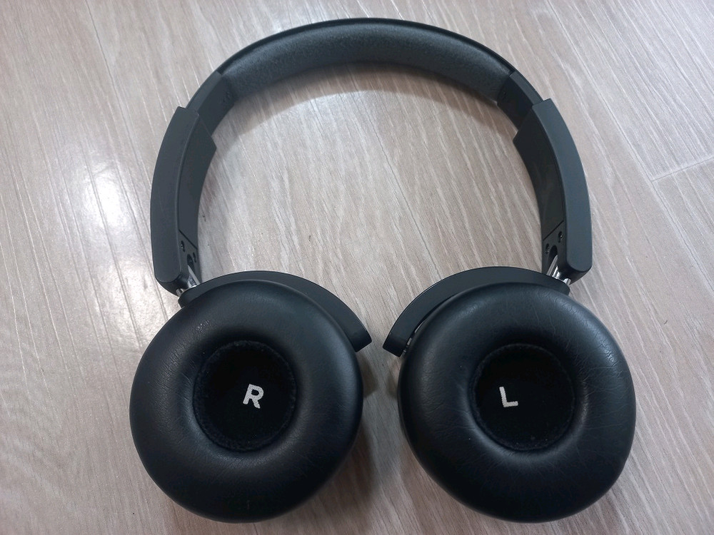 AKG 블루투스 헤드폰--1