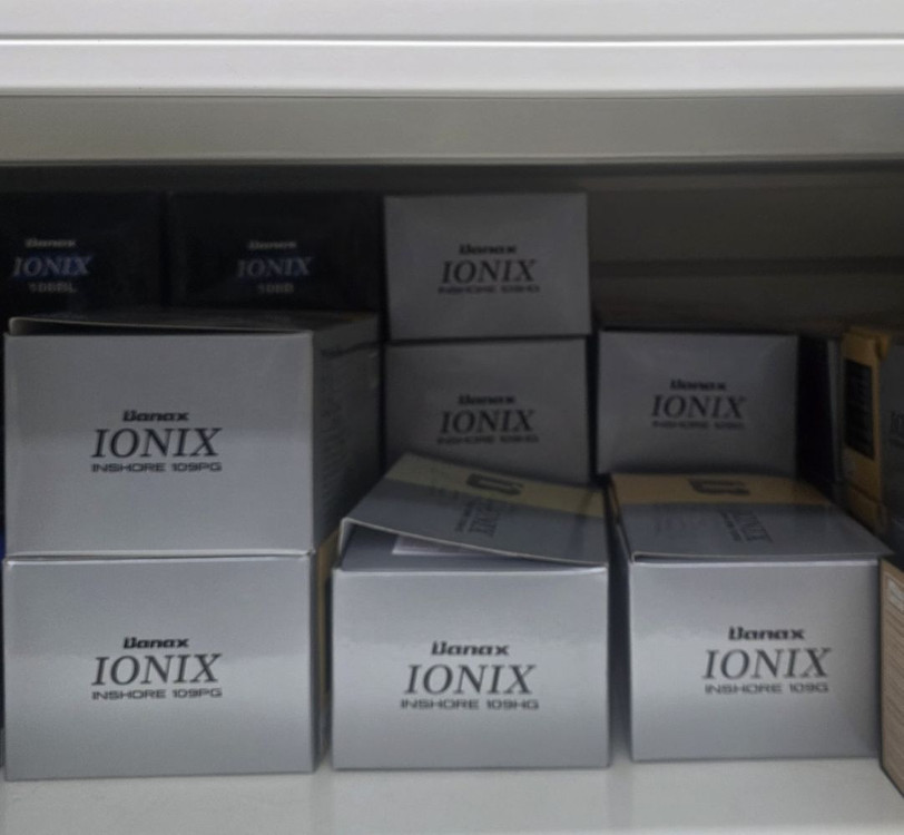 바낙스 스피닝릴 아이오닉스 인쇼어 미사용 새제품 팝니다. 이미지