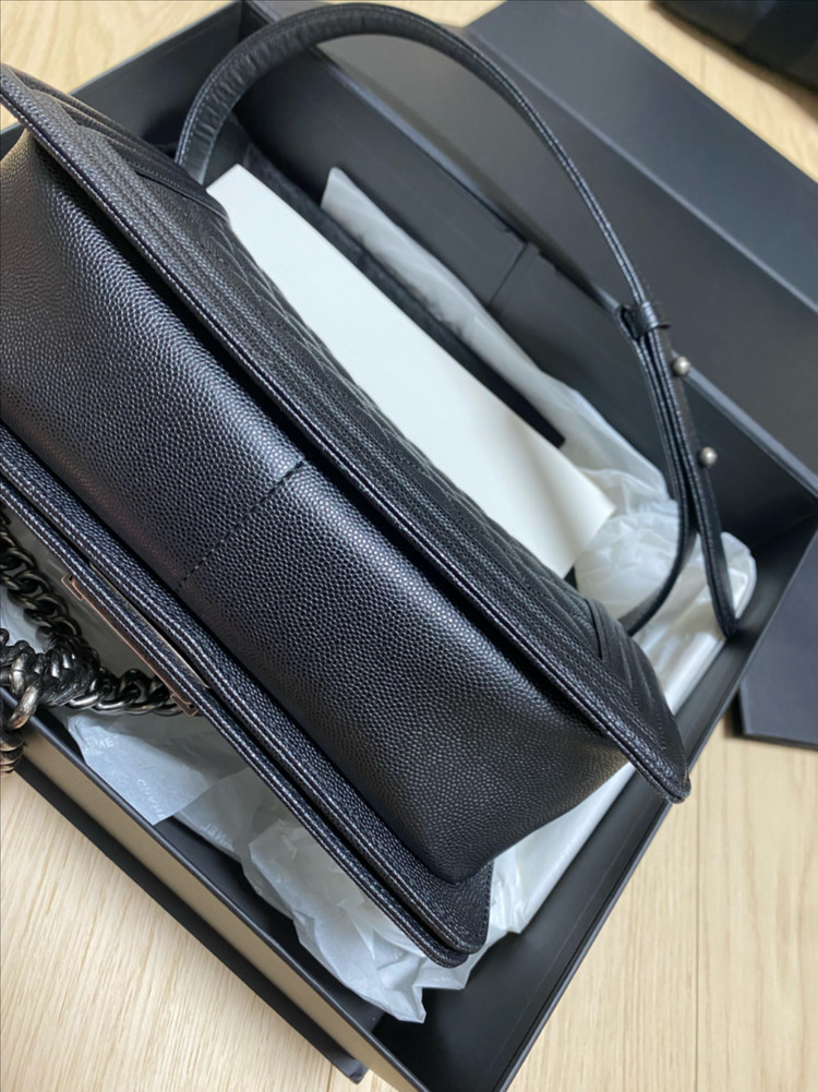 샤넬 보이백 미듐 은장 새상품--1