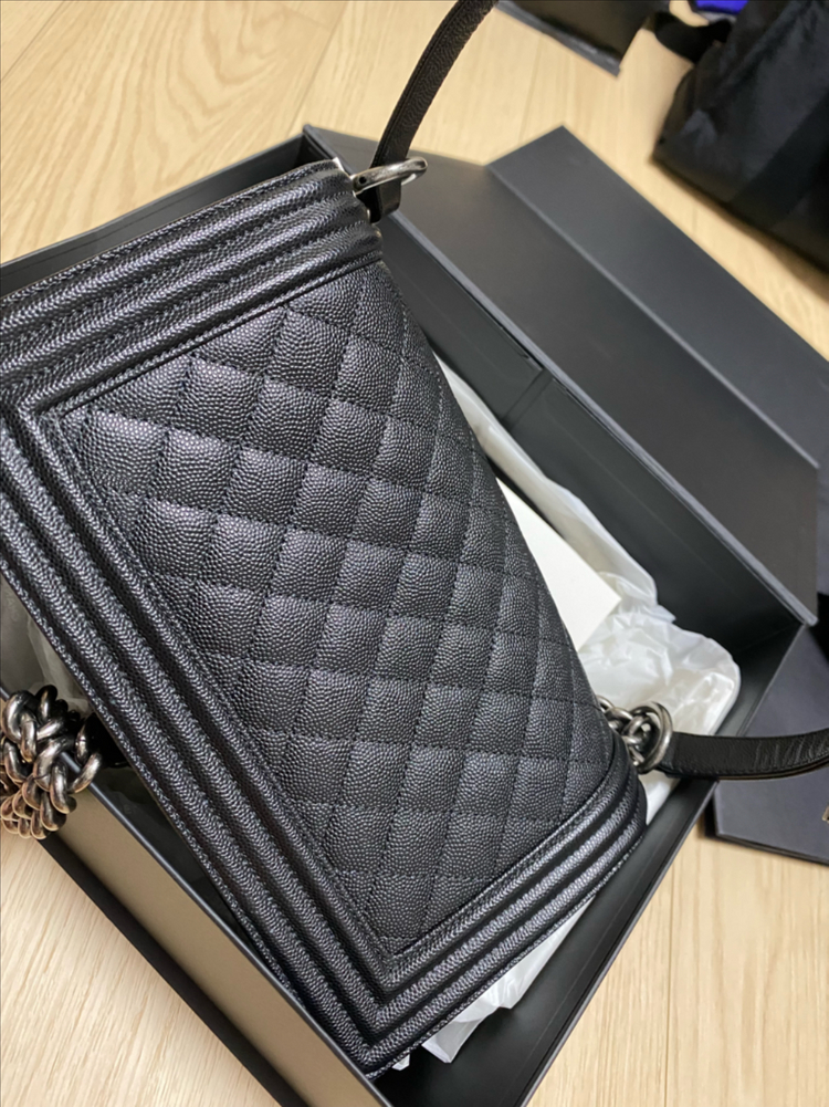 샤넬 보이백 미듐 은장 새상품--2