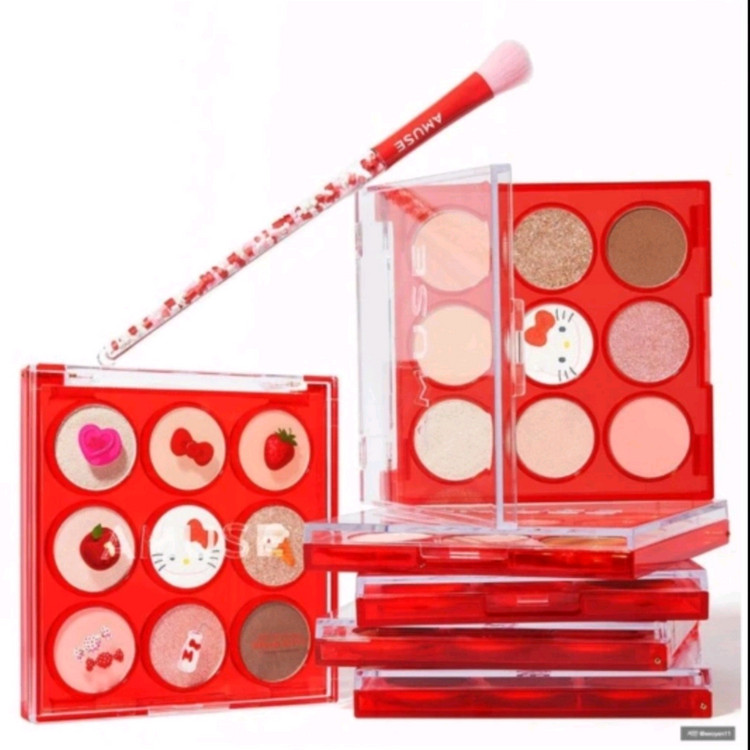 어뮤즈 헬로키티 아이 컬러 팔레트 05 피치 가든(새상품)가격내림--1