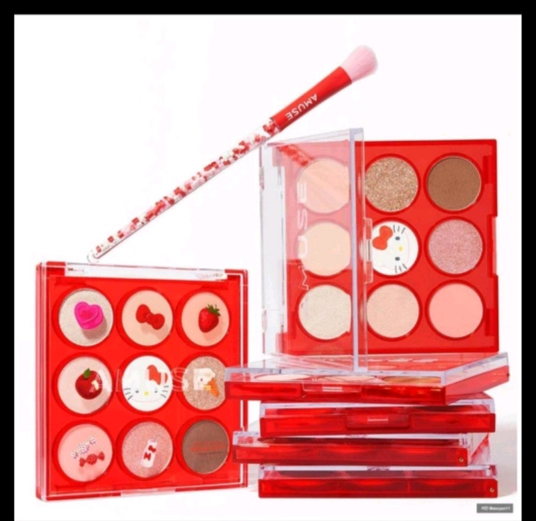 어뮤즈 헬로키티 아이 컬러 팔레트 05 피치 가든(새상품)가격내림--3