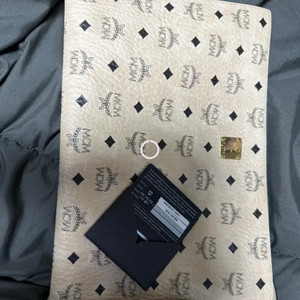 MCM 라지 클러치백