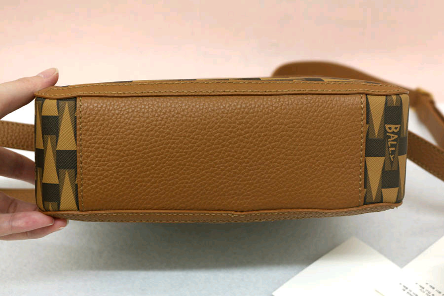 정품) 발리 카메라백 크로스백--6