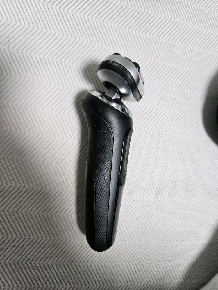 브라운전기면도기 S7 팝니다 면도날은 새것입니다 이미지