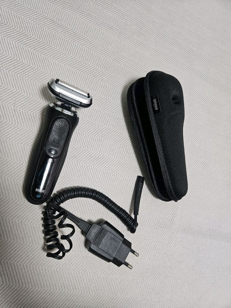 브라운전기면도기 S7 팝니다 면도날은 새것입니다 이미지