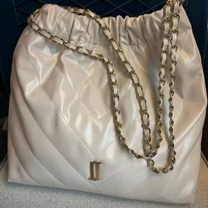 제이에스티나 쇼퍼백 아이보리색상 (완전새제품)