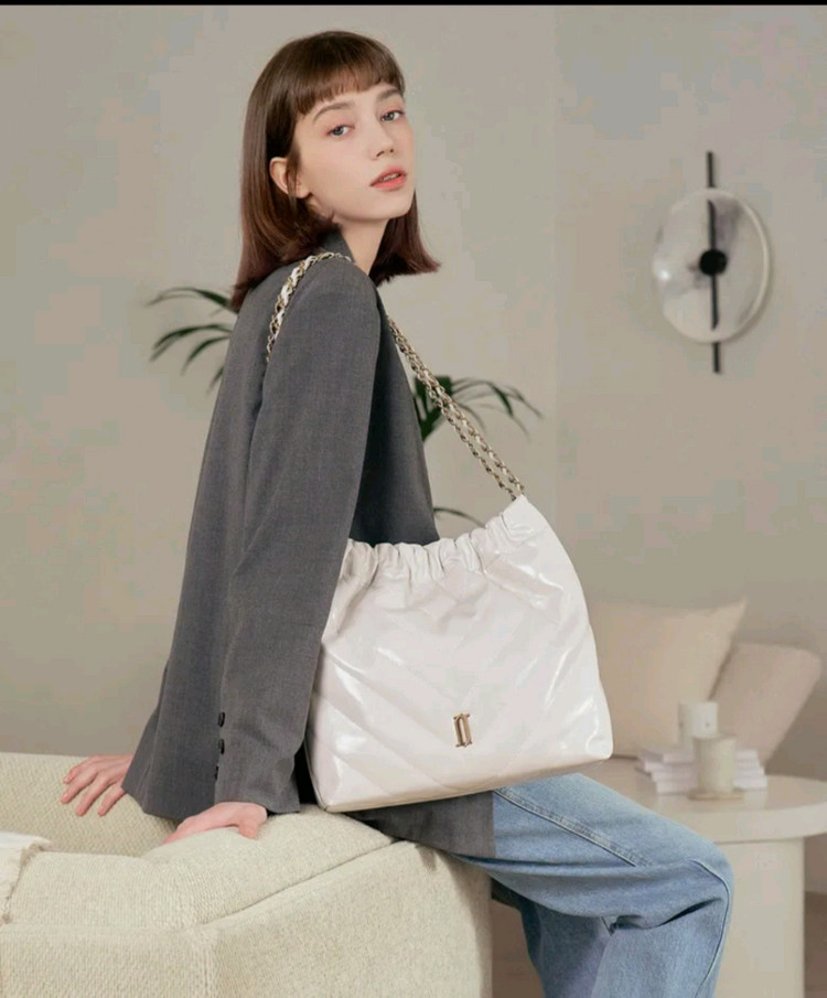 제이에스티나 쇼퍼백 아이보리색상 (완전새제품)--1