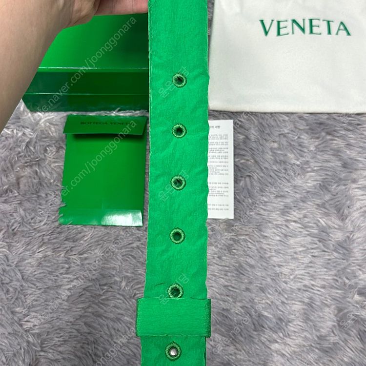 [풀구성] 보테가베네타 패딩 미니 카세트백 그린--6