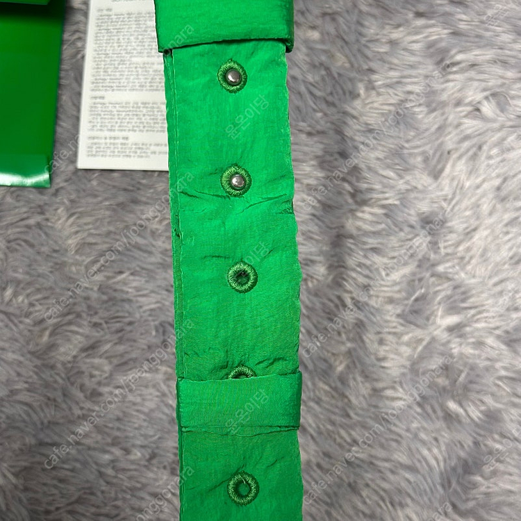 [풀구성] 보테가베네타 패딩 미니 카세트백 그린--7