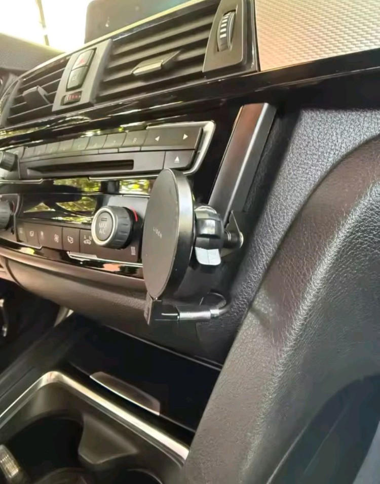 BMW 3/4시리즈 자석 휴대폰 거치대 이미지