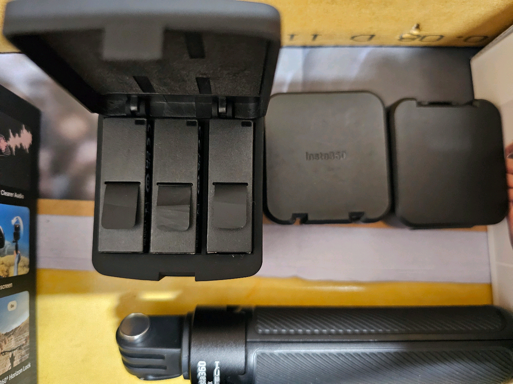 에이스프로2+배터리5개+스냅샷kit+128gb+삼각대, 충전기 등--0