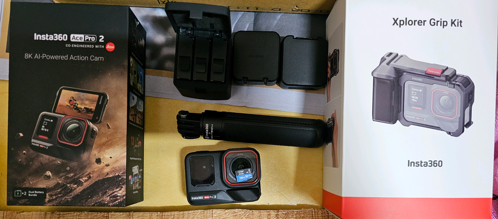 에이스프로2+배터리5개+스냅샷kit+128gb+삼각대, 충전기 등--1