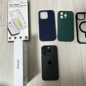 아이폰 15 pro 128GB 블랙 케이스 및 . 강화유리 필름 포함