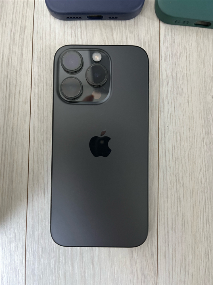 아이폰 15 pro 128GB 블랙 케이스 및 . 강화유리 필름 포함--1