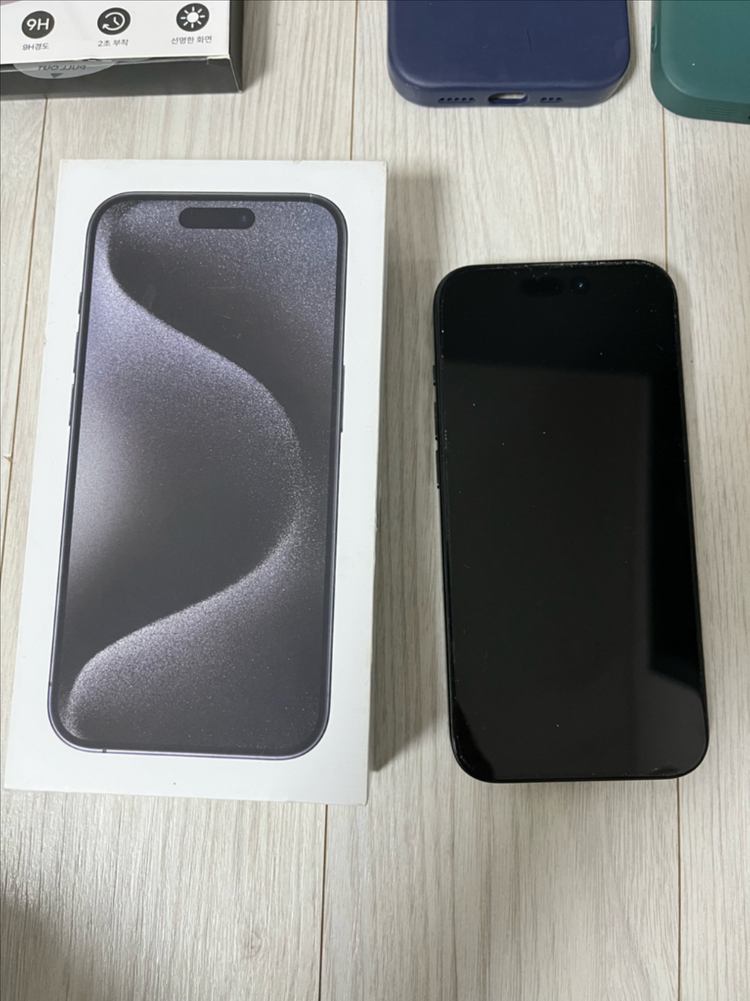 아이폰 15 pro 128GB 블랙 케이스 및 . 강화유리 필름 포함--2