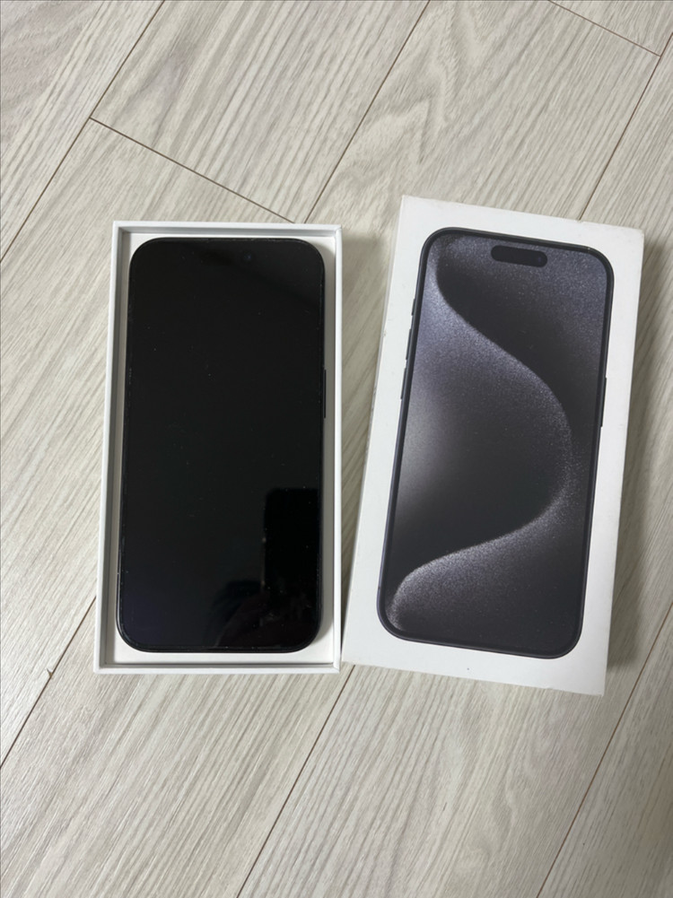 아이폰 15 pro 128GB 블랙 케이스 및 . 강화유리 필름 포함--7