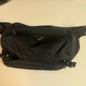 프라다 바이커백 (2VH991) 블랙