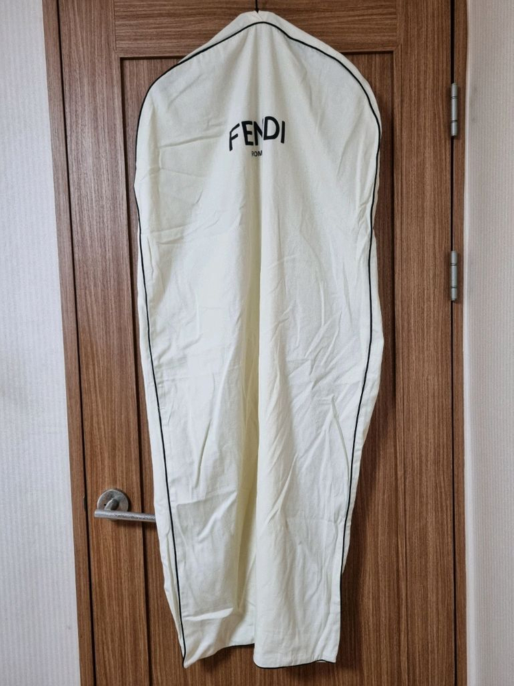 루이비통 발렌티노 생로랑 구찌 명품 정품 코튼 슈트 케이스 4종 판매합니다~!--9