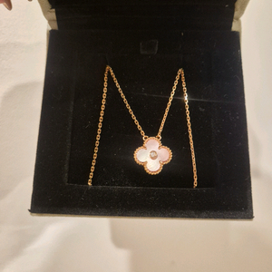 반클 18k도금 25년 홀리데이 목걸이