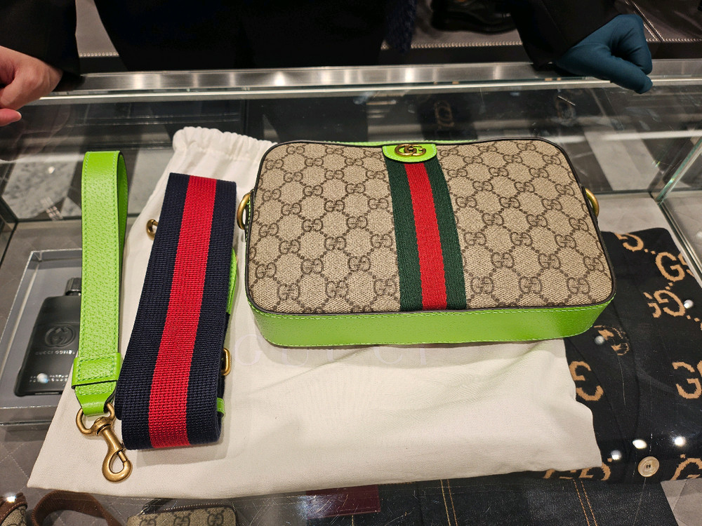 구찌 GG 수프림 크로스백--1