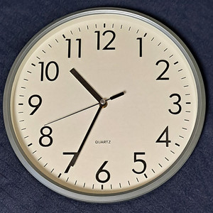 벽걸이 시계 이미지