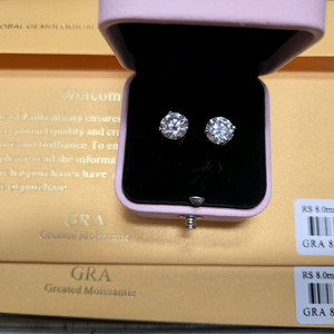 모이사나이트 2캐럿 귀걸이