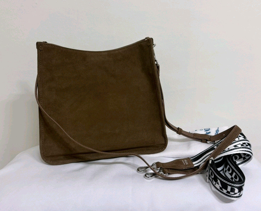 새상품> P 스웨이드숄더백--2