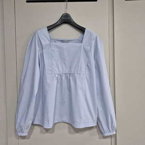 (택채새상품) 아티드 스퀘어넥 스트랩 블라우스