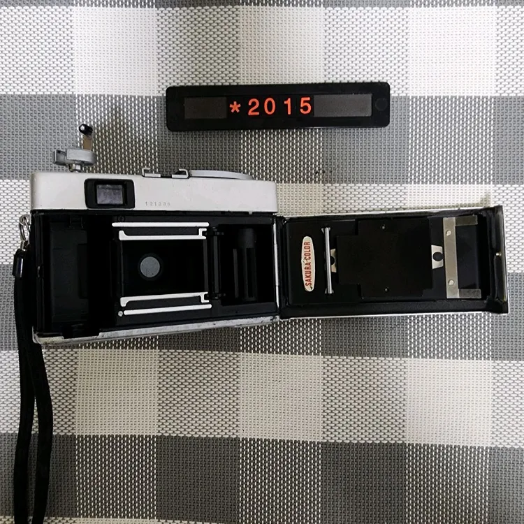 코니카 C 35 E&L 필름카메라 실버바디 이미지